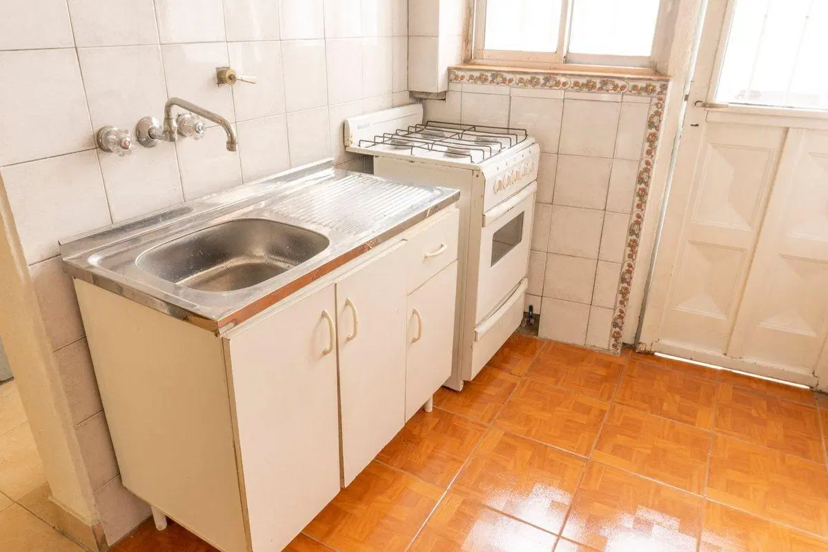 Venta PH 2 ambientes  con patio y local - Morón 8