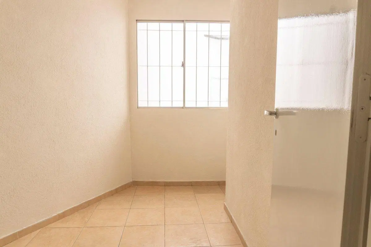Venta PH 2 ambientes  con patio y local - Morón 3
