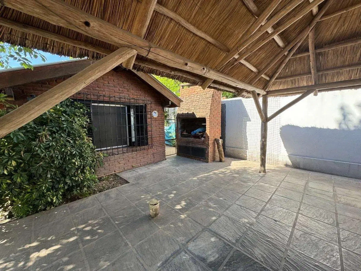 VENTA CASA CON PILETA EN VENTA - GARÍN CENTRO 4