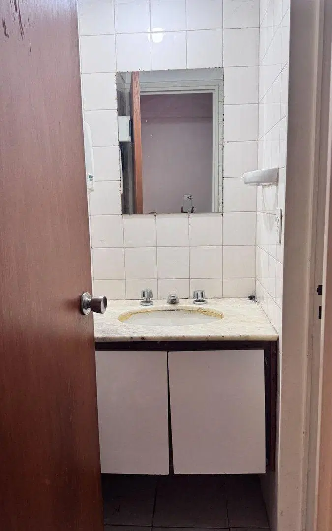 VENTA OFICINA-CONSULTORIO-SHOWROOM-CON COCHERA 5