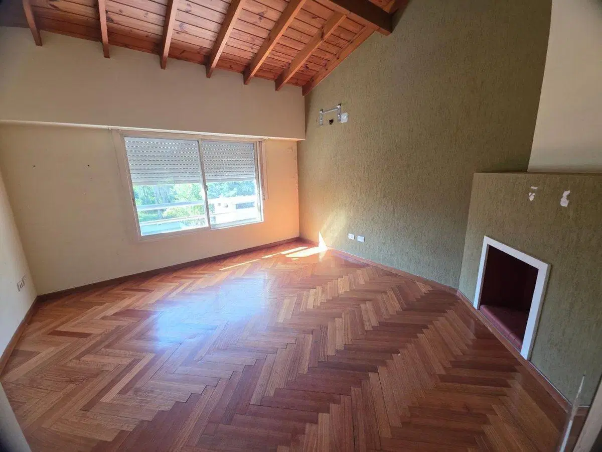 Casa 2 plantas,caldera, pileta,fondo, con detalles 5