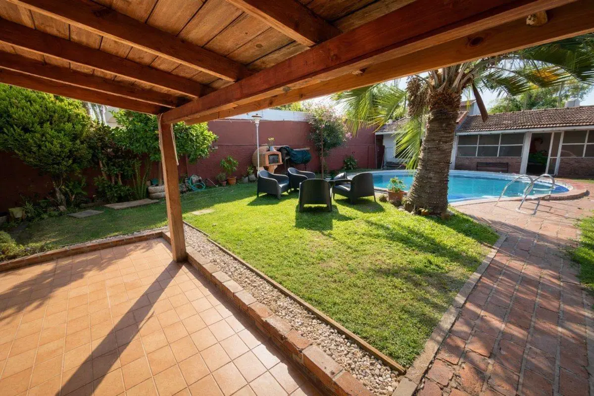 VENTA CASA C/ PARQUE Y GARAGE BURZACO/ADROGUE 2