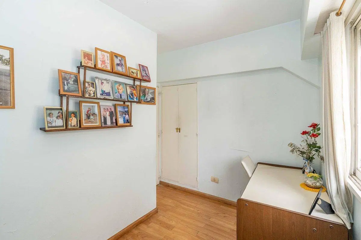 VENTA DEPARTAMENTO 4 AMBIENTES CON BALCON  COCHERA 3