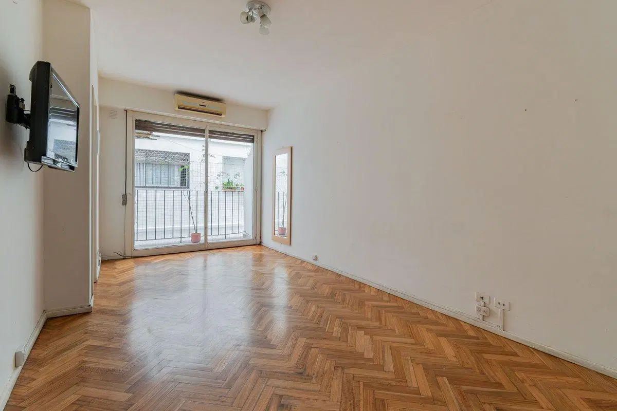 VENTA DOS AMBIENTES CON BALCON EN BARRACAS 2