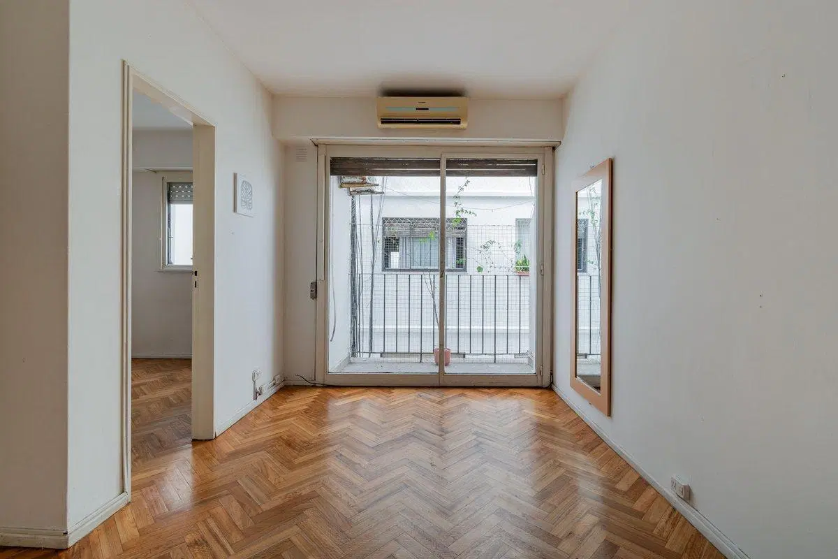 VENTA DOS AMBIENTES CON BALCON EN BARRACAS 3
