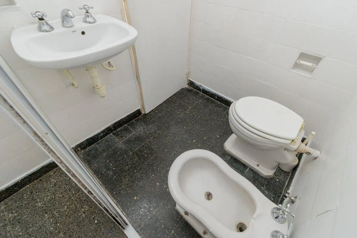 VENTA DOS AMBIENTES CON BALCON EN BARRACAS 5