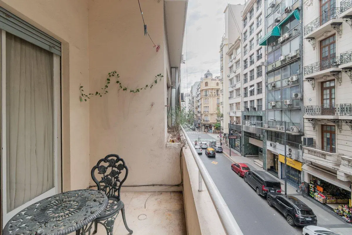 VENTA MONOAMBIENTE CON BALCON EN TRIBUNALES 4