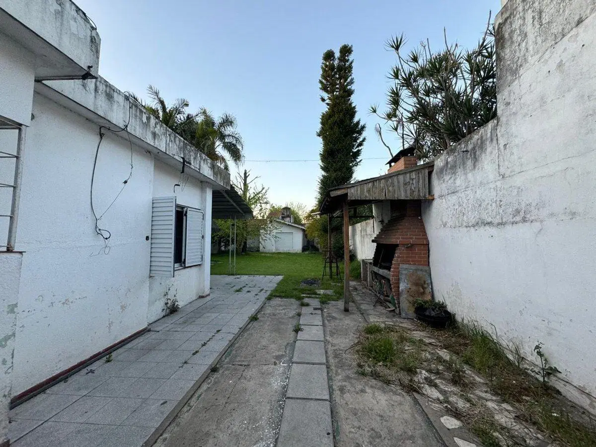 VENTA CASA 4 AMB EN LOTE 12X39m2 L. DE ZAMORA 2