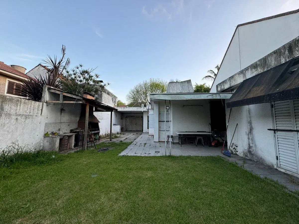 VENTA CASA 4 AMB EN LOTE 12X39m2 L. DE ZAMORA 5