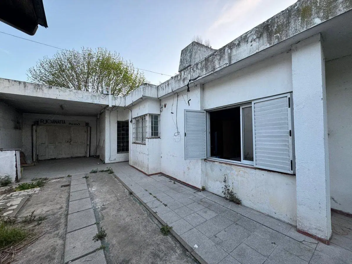 VENTA CASA 4 AMB EN LOTE 12X39m2 L. DE ZAMORA 4