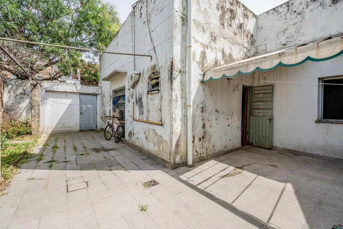 Venta -  Lote propio + casa a refaccionar 4