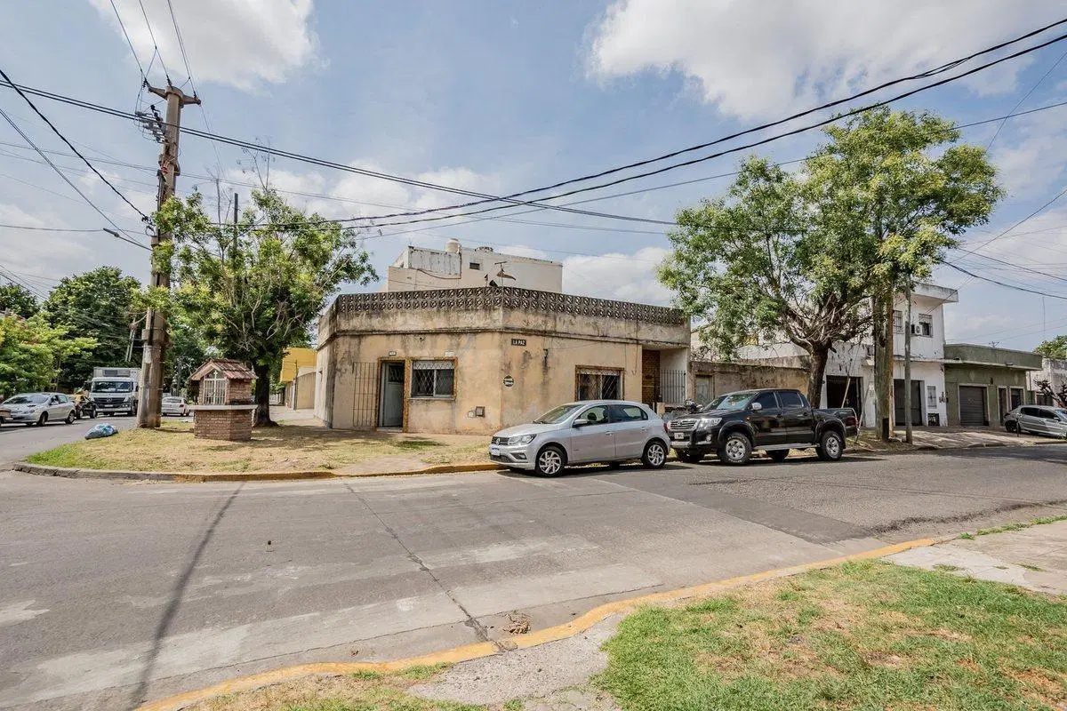 Venta -  Lote propio + casa a refaccionar 5