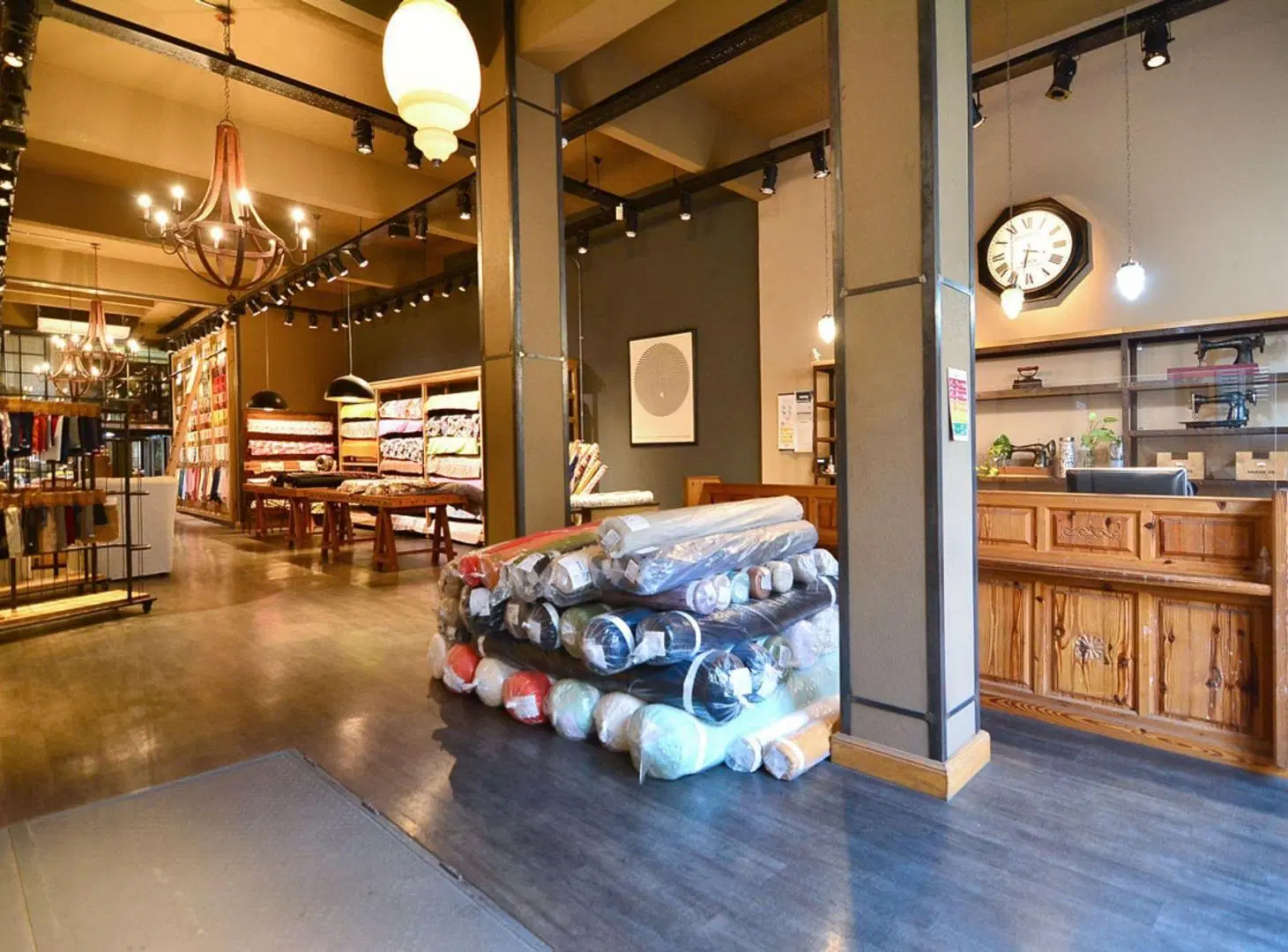 LOCAL COMERCIAL DEPOSITO Y 10 COCHERAS MONSERRAT 5