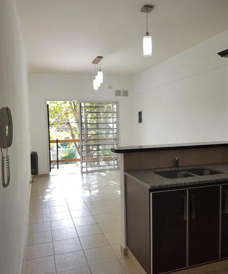 VENTA DOS AMBIENTES CON BALCON EN LOMAS DE ZAMORA 3