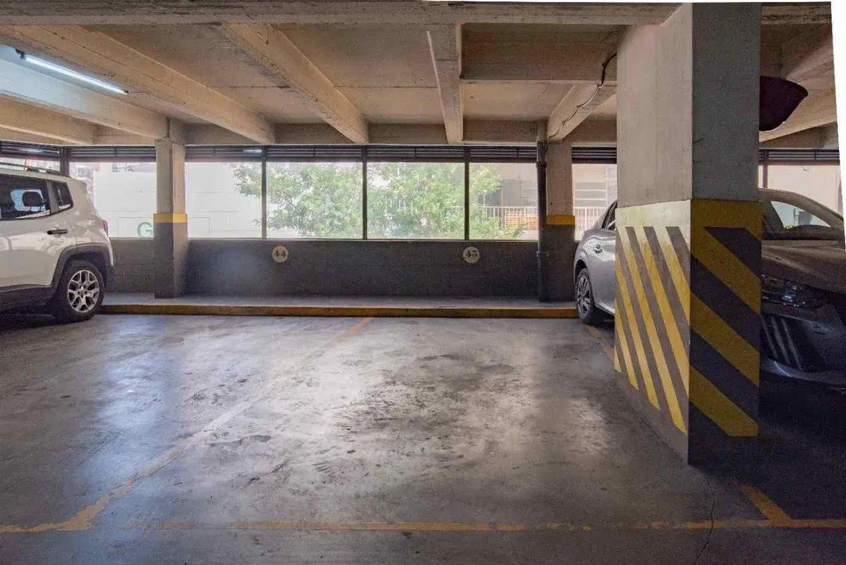 Venta Cocheras en Barrio Norte Lote de 4 Unidades 4