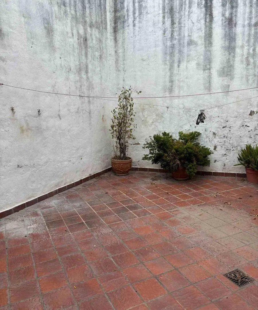 EXCELENTE CASA O 2 PH LISTOS P/HABITAR EN FLORES 5