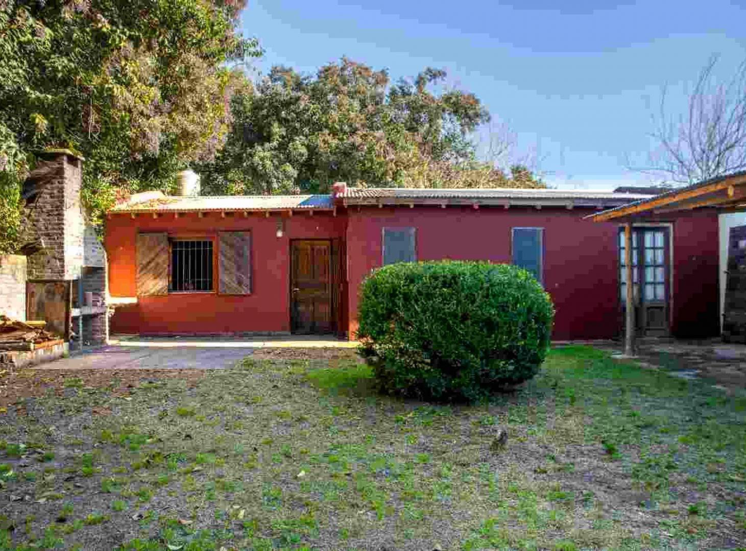 VENDE-CASA-3 AMB. CARLOS KEEN Jardín/Galería