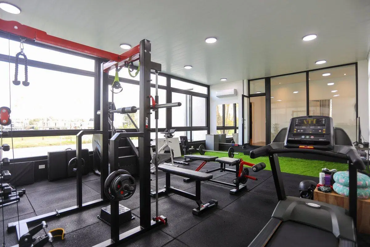 Casa   5 ambientes con gym y detalles de categoria 2