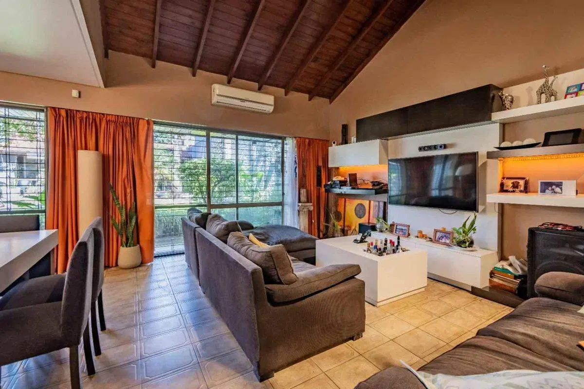 Venta Chalet con quincho y cochera en Loma Hermosa 8