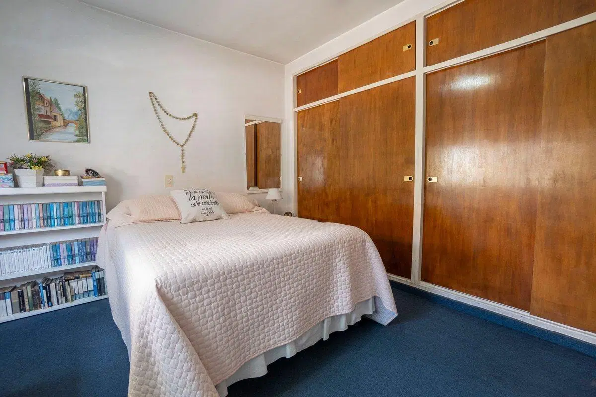 VENTA CASA 5 AMB. CON QUINCHO Y COCHERA CASTELAR 8