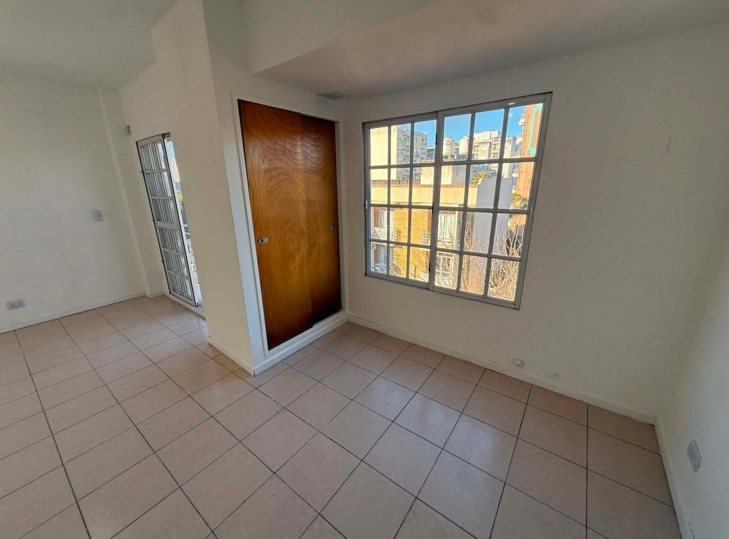 Venta Depto al Frente con Balcón Moron