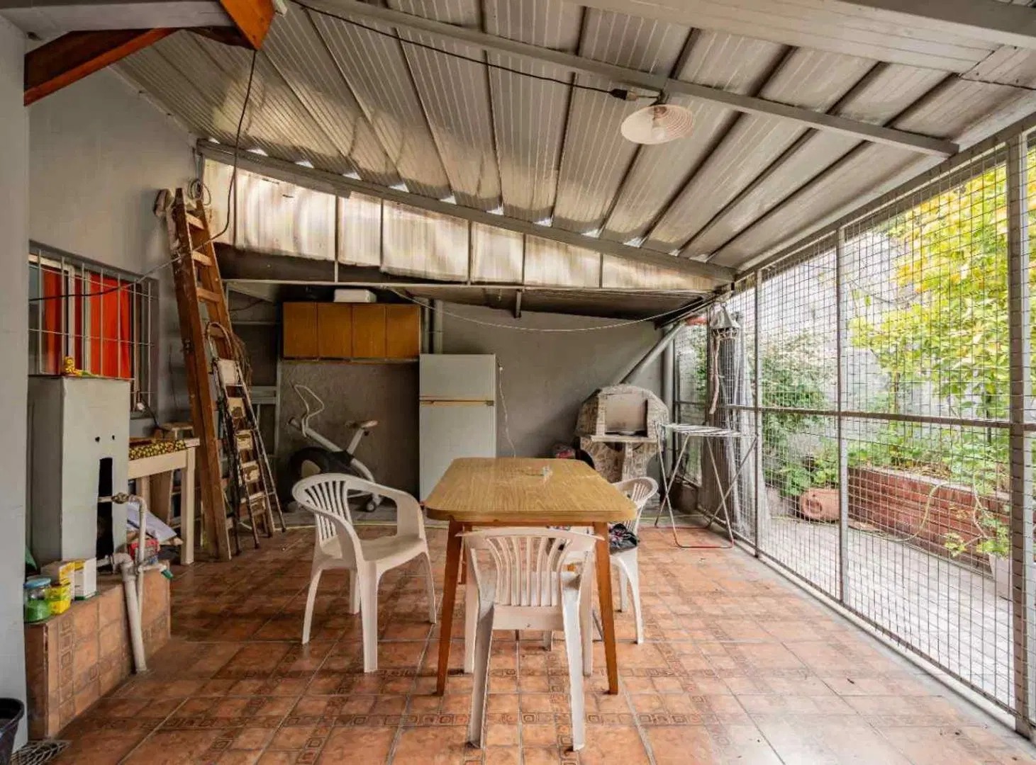 Venta Casa de 5 ambientes con parque - Merlo 8