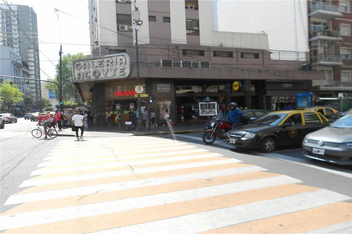 VENTA LOCAL COMERCIAL GALERIA ACOYTE (CABALLITO) 2