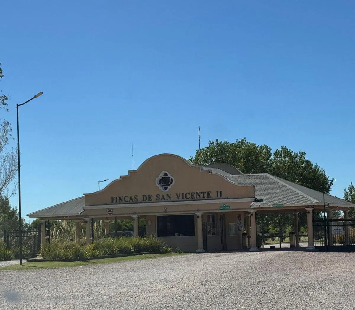 VENTA GRAN LOTE 2700m2 B° FINCAS DE SAN VICENTE 5