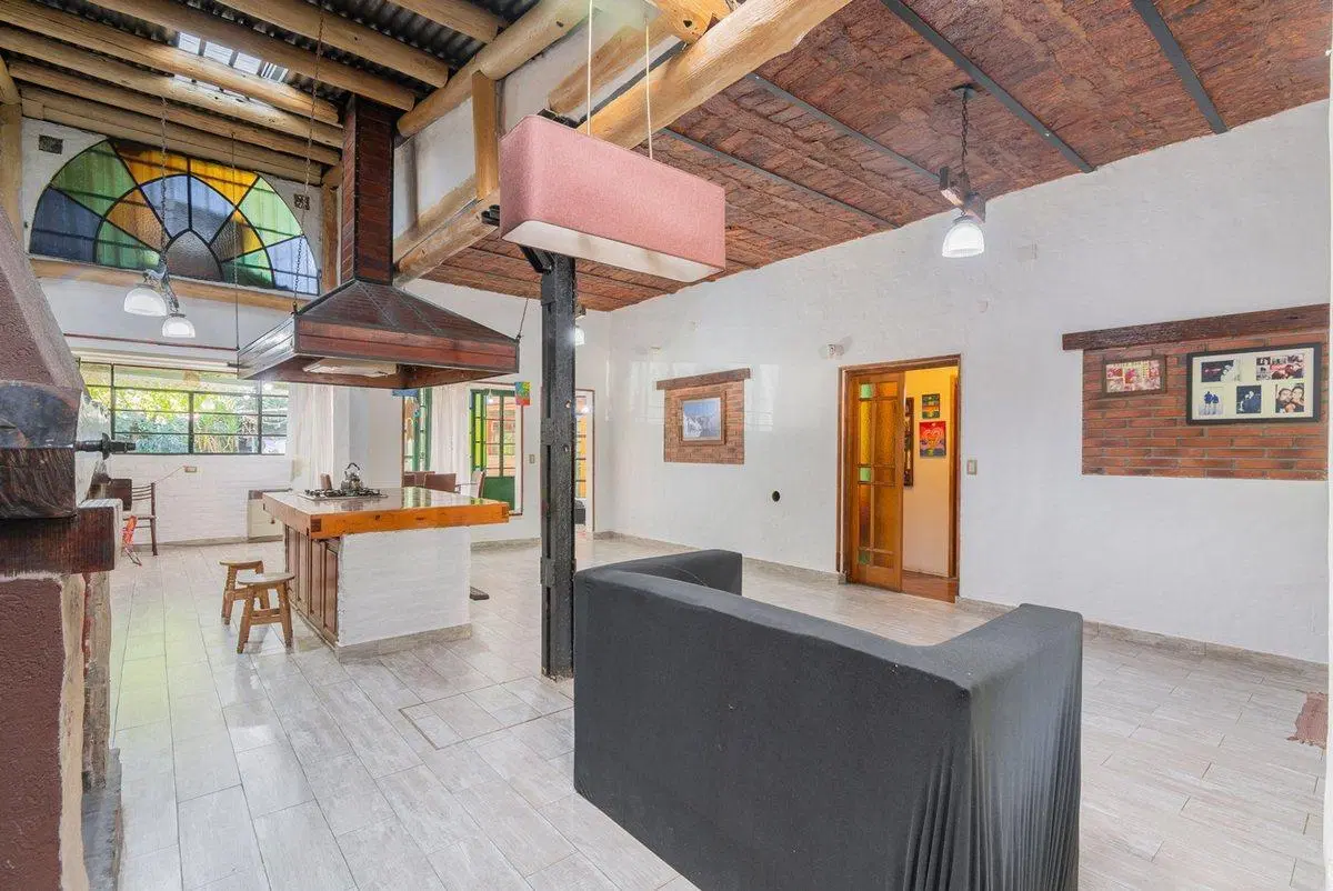 VENTA CASA 3 AMBIENTES C/ JARDIN JOSE LEON SUAREZ 3