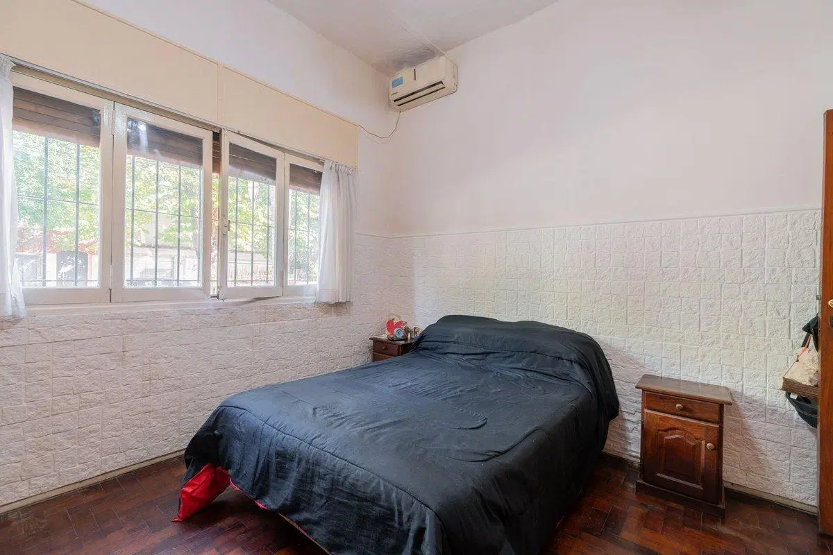 VENTA CASA 3 AMBIENTES C/ JARDIN JOSE LEON SUAREZ 4