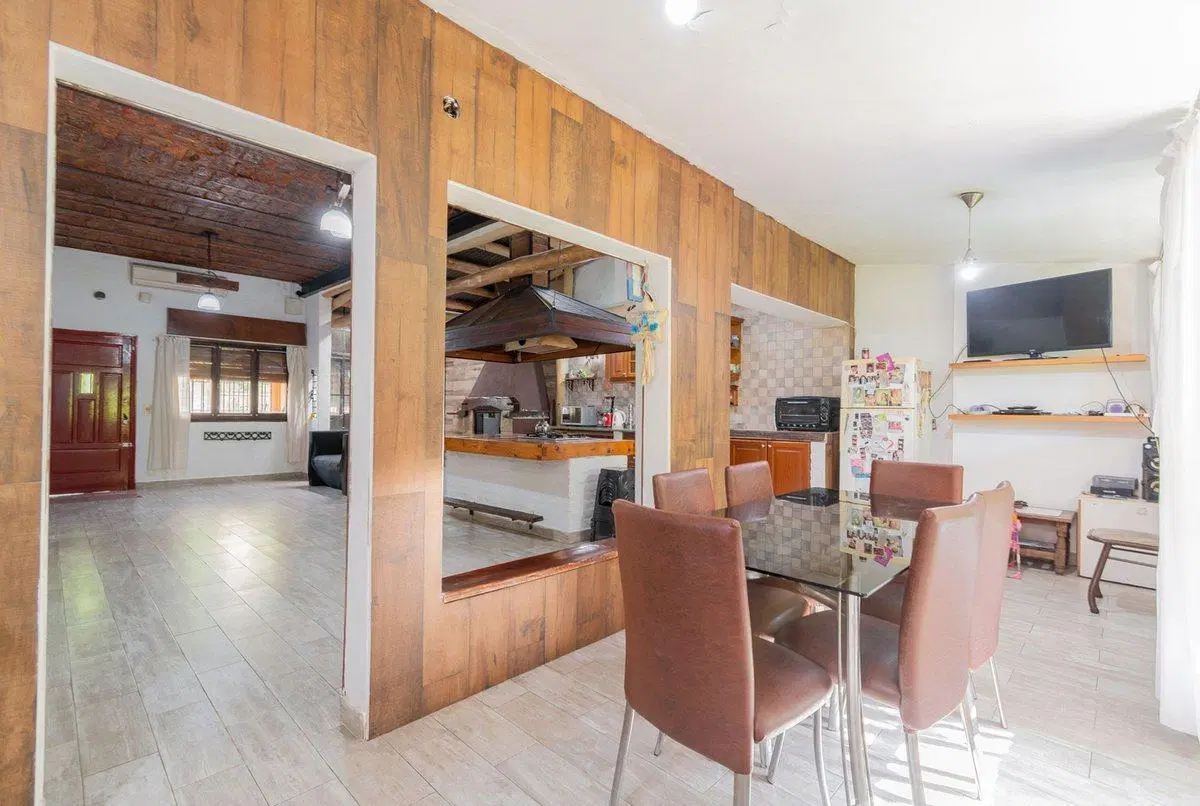 VENTA CASA 3 AMBIENTES C/ JARDIN JOSE LEON SUAREZ 5