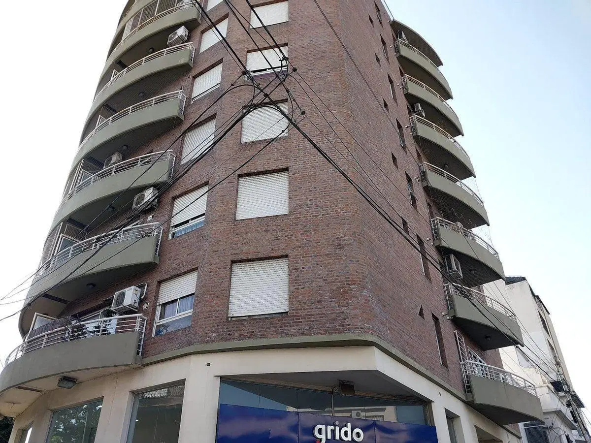 INMEJORABLE 3 AMBIENTES AL FRENTE BALCON Y PATIO 4