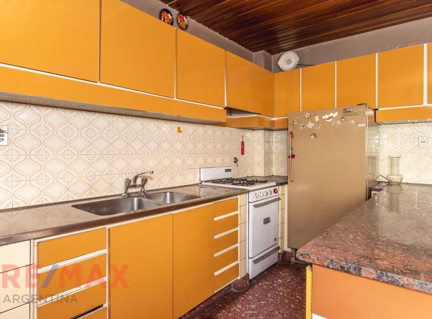 casa lote propio Multifamiliar con cochera 3