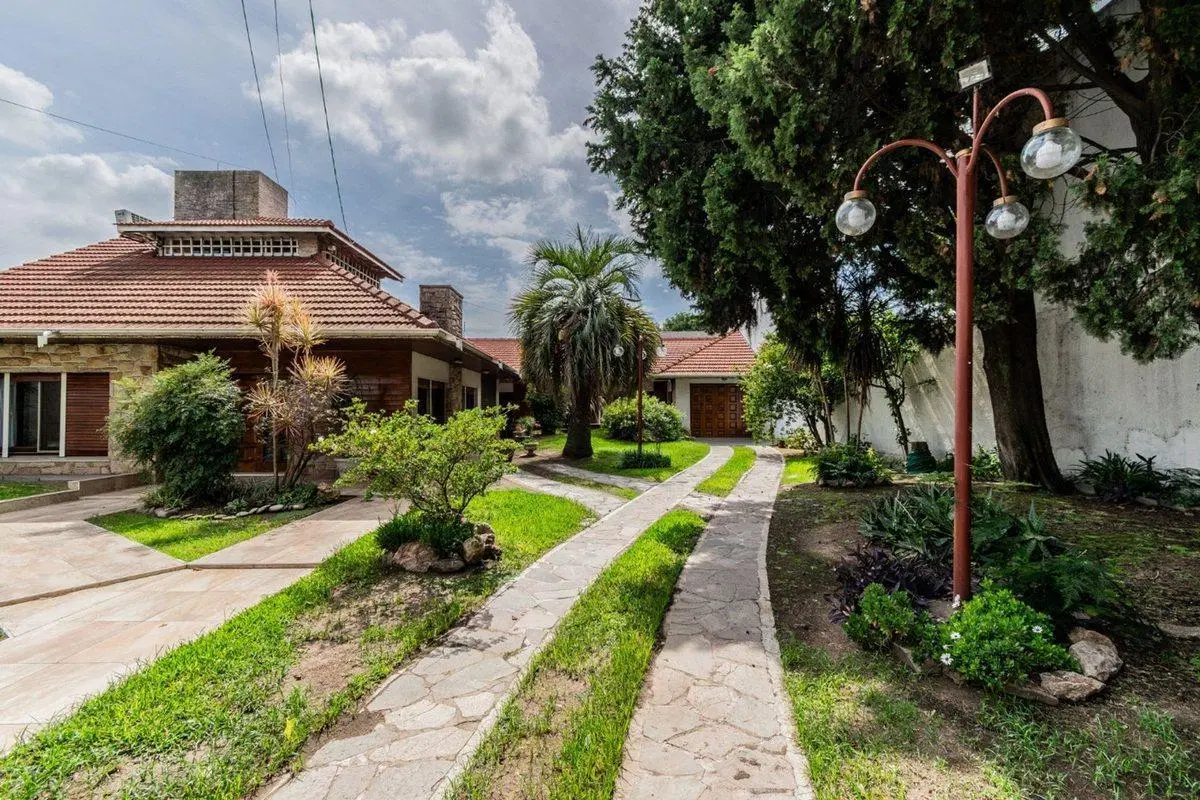 VENTA CASA EN QUILMES – PARQUE, QUINCHO Y COCHERA 3