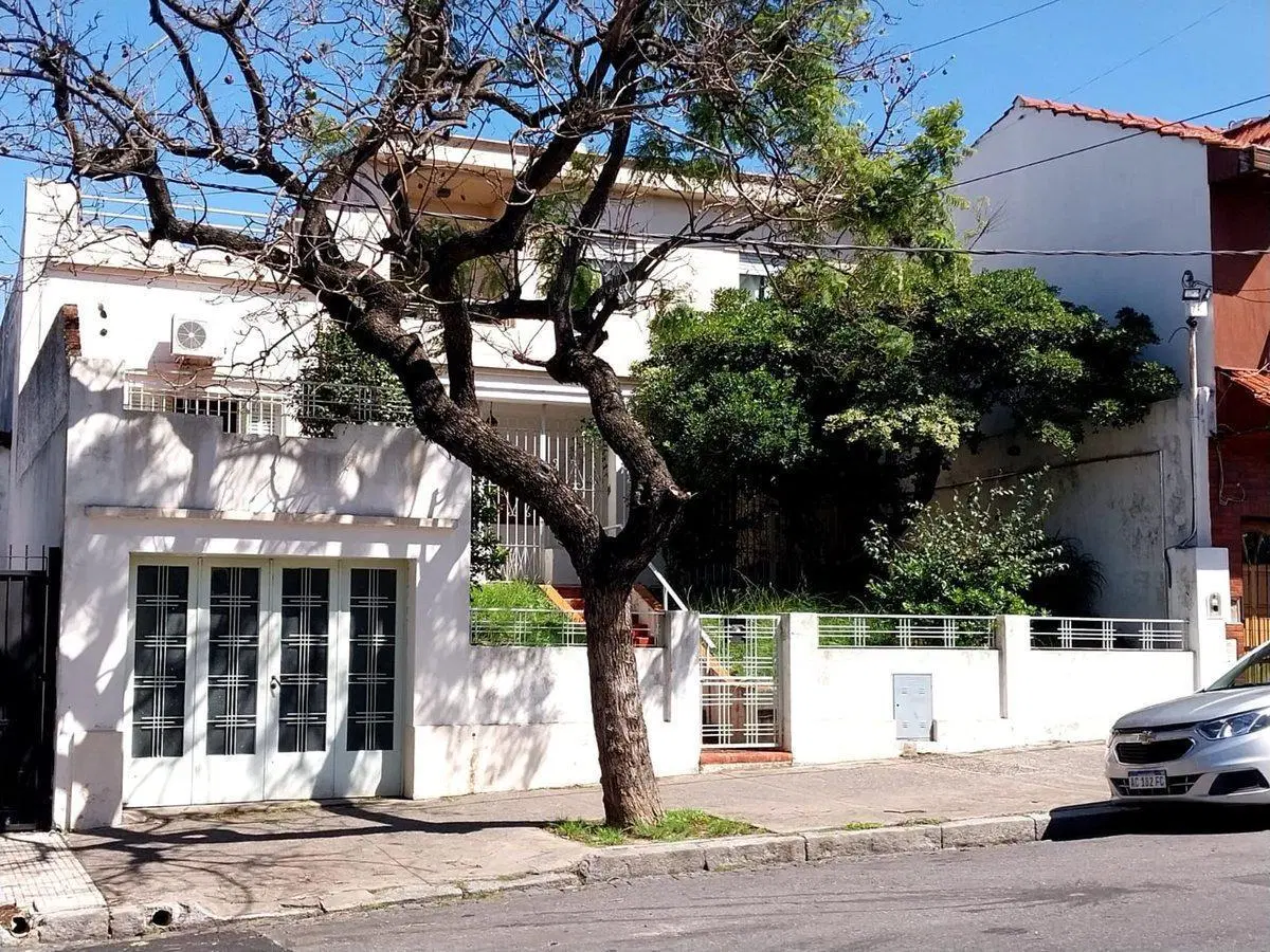 CASA 2 PLANTAS FONDO GARAGE POSIB 2 FLIAS 3