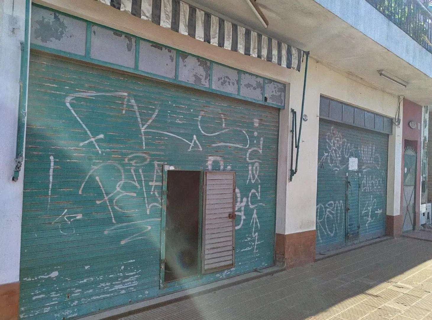 VENTA Local PASO DEL REY  A METROS DE LA ESTACION. 3