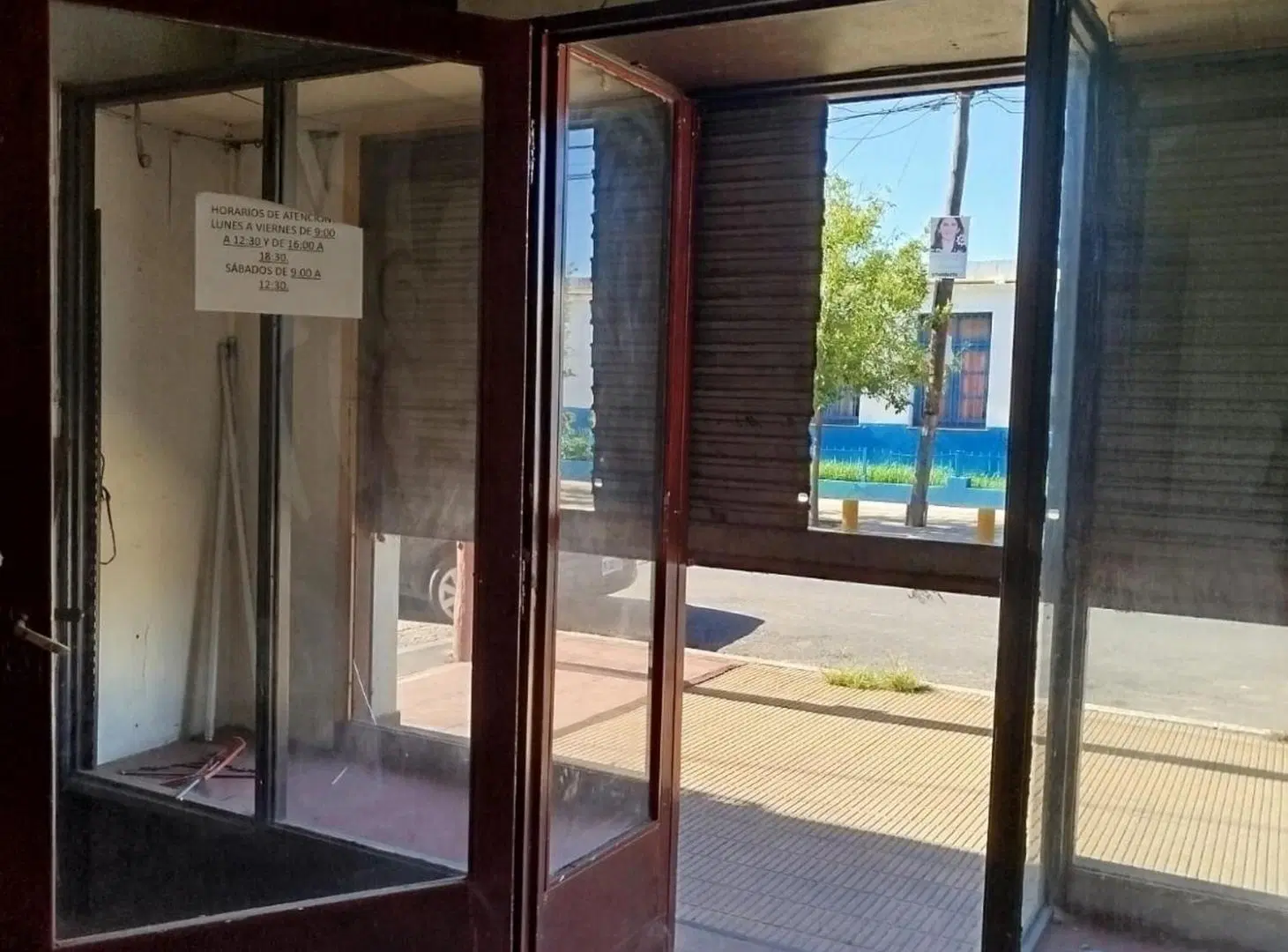 VENTA Local PASO DEL REY  A METROS DE LA ESTACION. 2