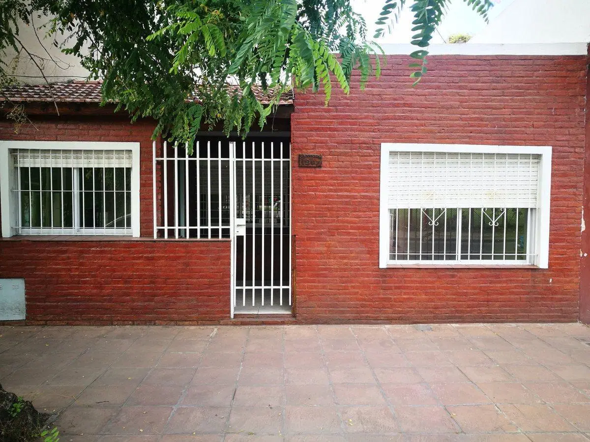 Venta PH 2 ambientes  con patio y local - Morón 5