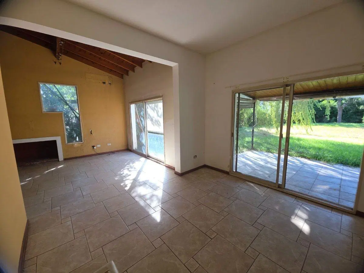 Casa 2 plantas,caldera, pileta,fondo, oportunidad 2