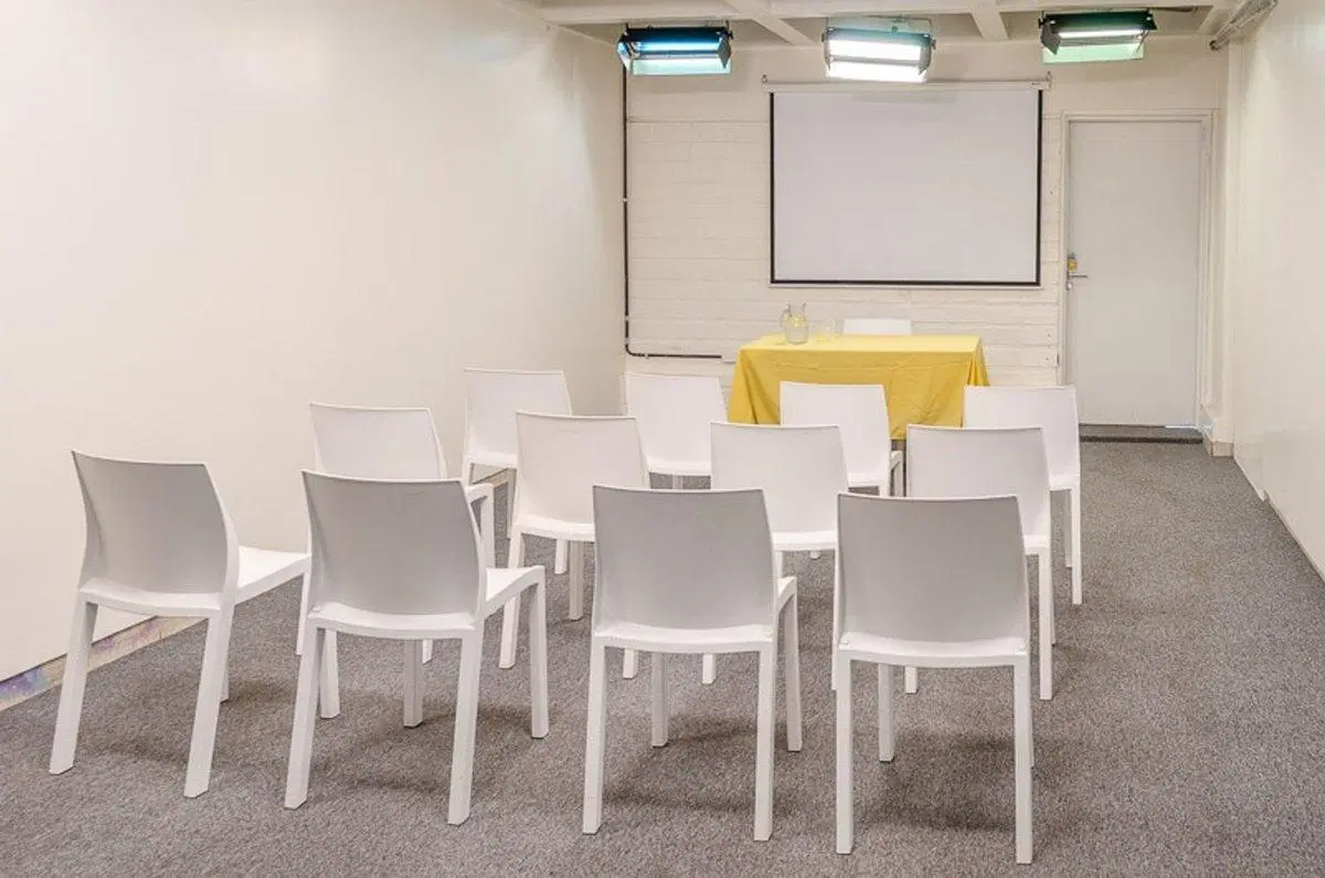 Venta salón/oficina 520 m² con piscina zona Centro 2