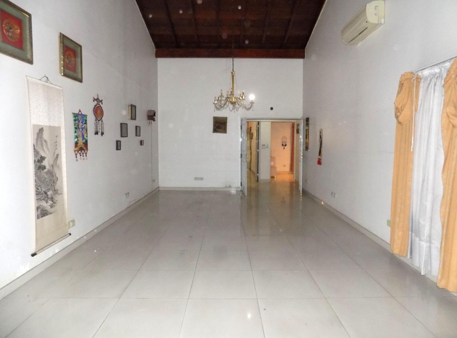 Foto de VENTA CASA 5 AMBIENTES C/PILETA QUINCHO COCHERA, imagen 1
