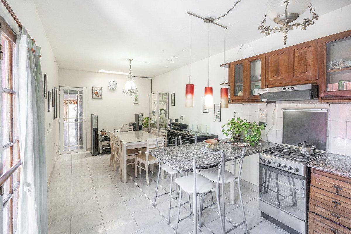 Foto de VENTA CASA 5 AMBIENTES C/PILETA QUINCHO COCHERA, imagen 5