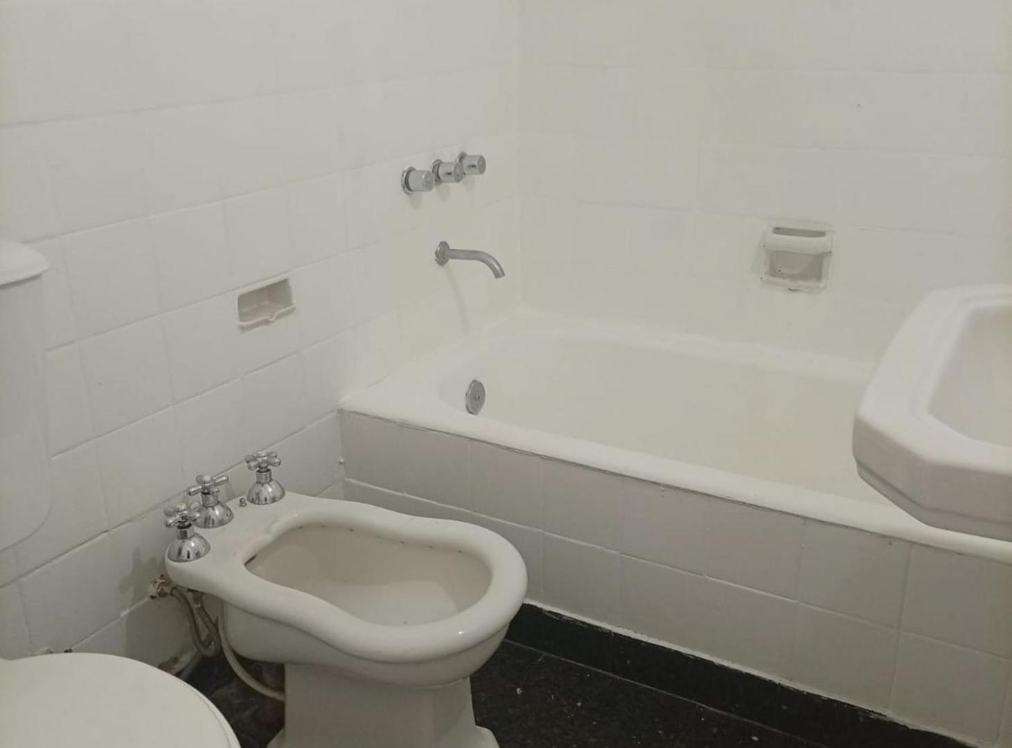 Foto de VENTA MONOAMBIENTE DIVIDO EN RECOLETA AMPLIO, imagen 3
