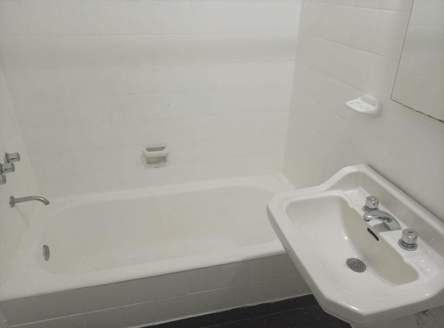 Foto de VENTA MONOAMBIENTE DIVIDO EN RECOLETA AMPLIO, imagen 5