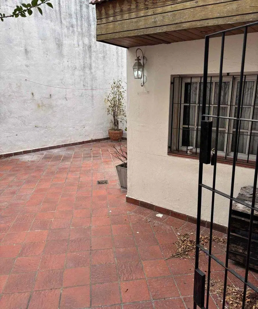 EXCELENTE CASA O 2 PH LISTOS P/HABITAR EN FLORES 4