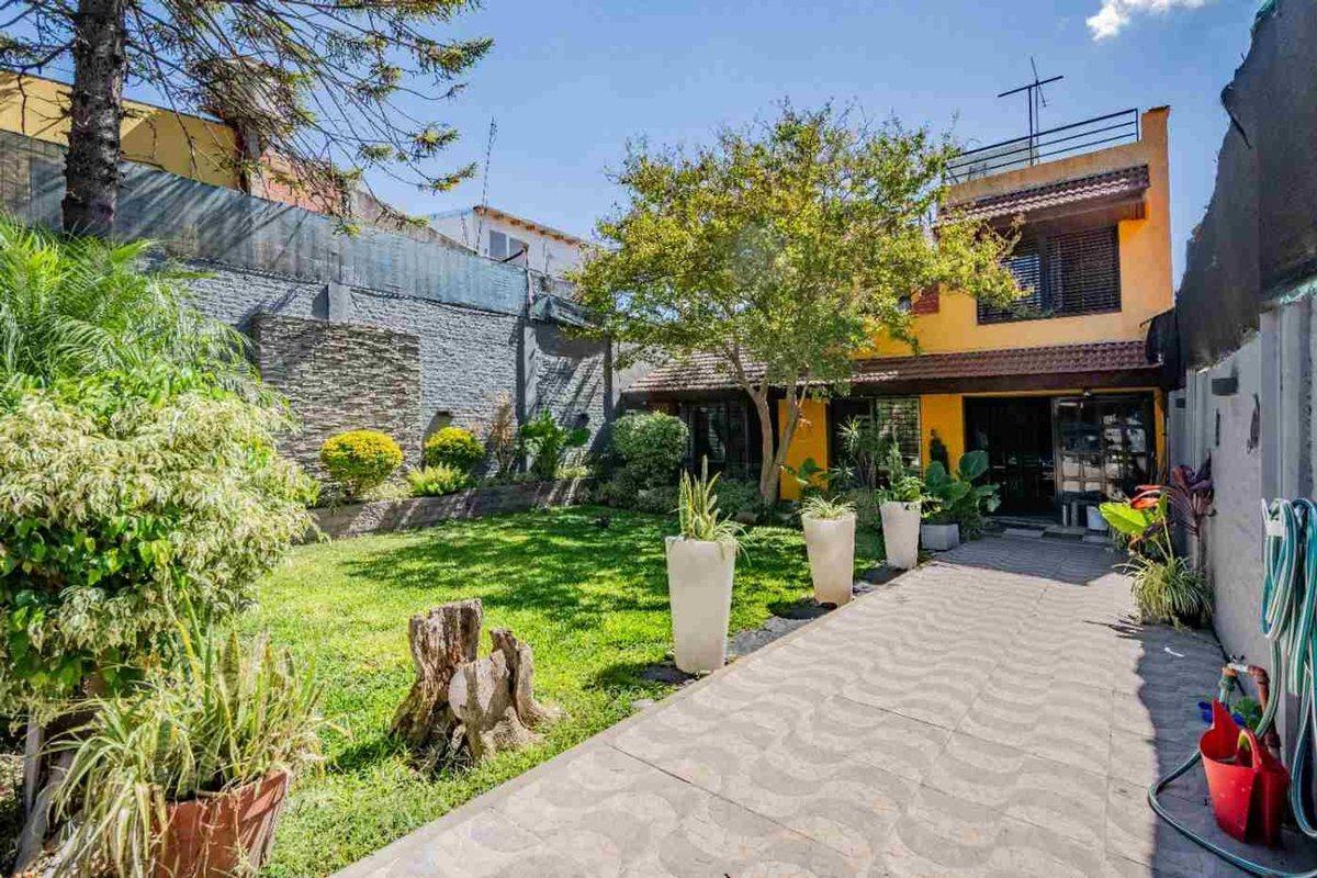 Foto de Venta Chalet con quincho y cochera en Loma Hermosa, imagen 4