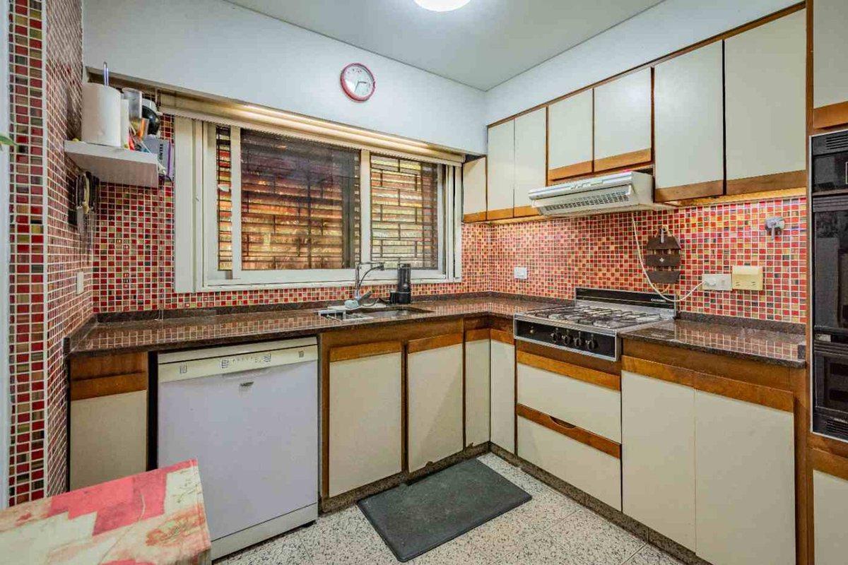 Foto de Venta Chalet con quincho y cochera en Loma Hermosa, imagen 5