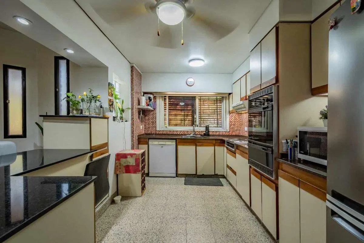 Venta Chalet con quincho y cochera en Loma Hermosa 2