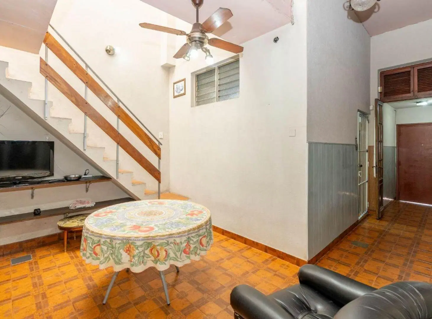 Venta Casa  5 ambientes, con Cochera  Villa Luro 4