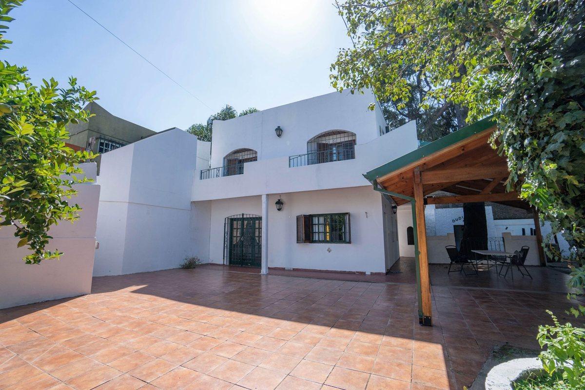 Foto de VENTA CASA CON QUINCHO Y COCHERA ALDO BONZI, imagen 2